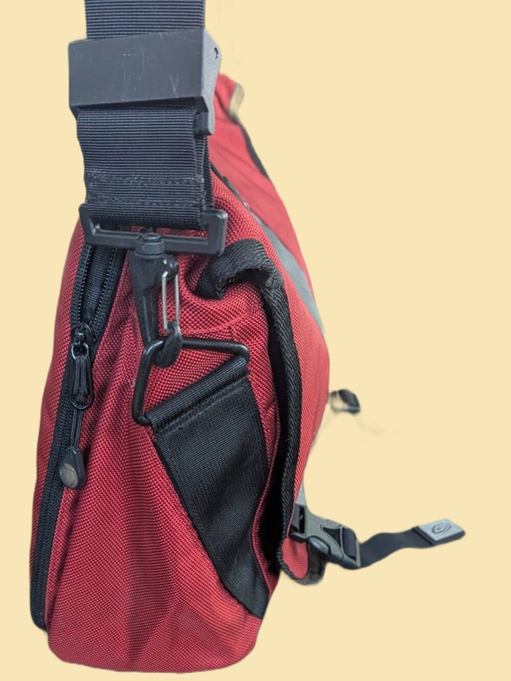Timbuk2 Red & Gray Nylon Messenger Bag with detachable Shoulder Strap - Picture 7 of 14